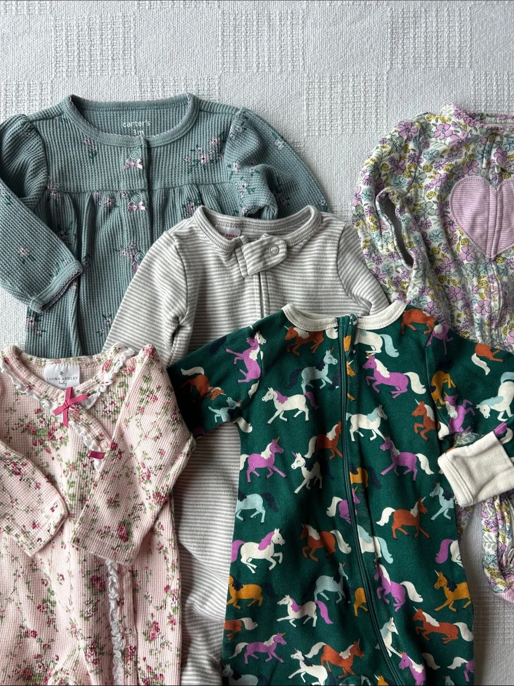 5 long sleeve footed onesies size 0-3